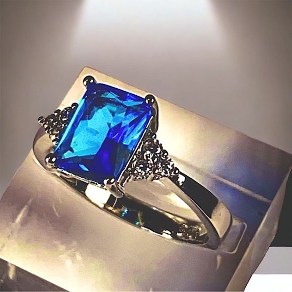 Princess-Cut Topaz & White CZ Gemstones in a 925 Sterling Silver Filled Ring - Picture 7 of 12